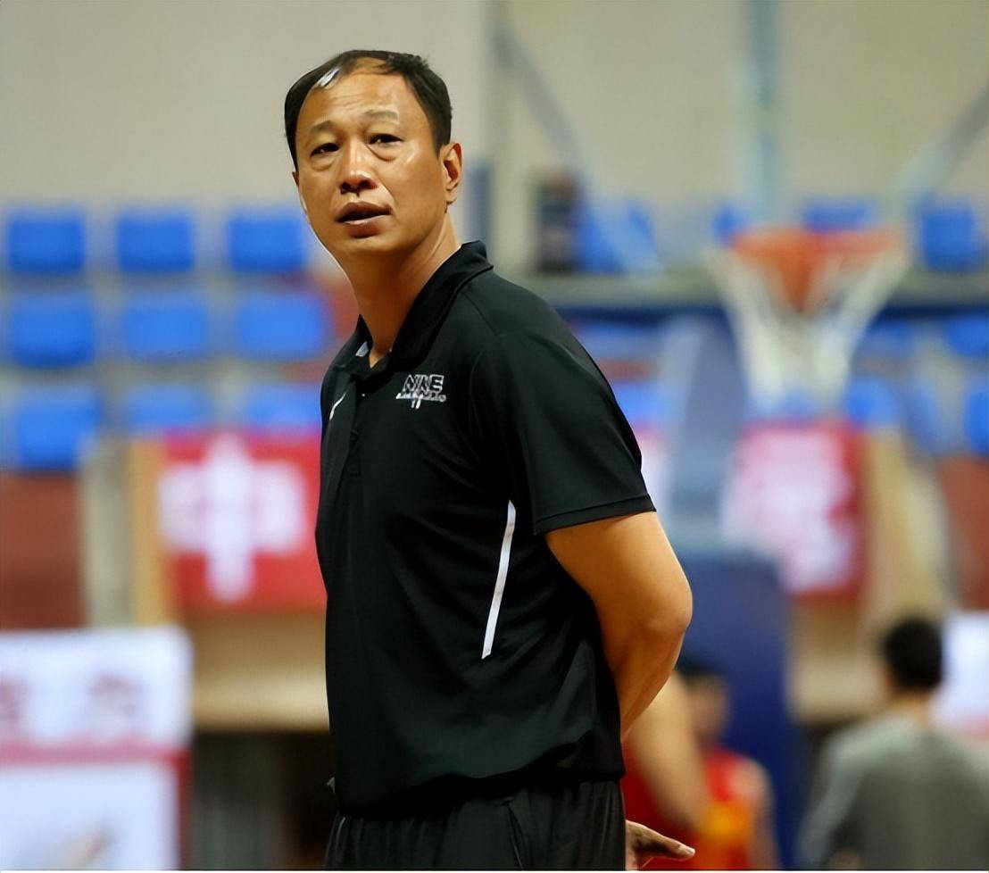 巴特勒中超首位下课主帅悬念揭晓(巴特勒豪言下赛季率勇士夺冠)